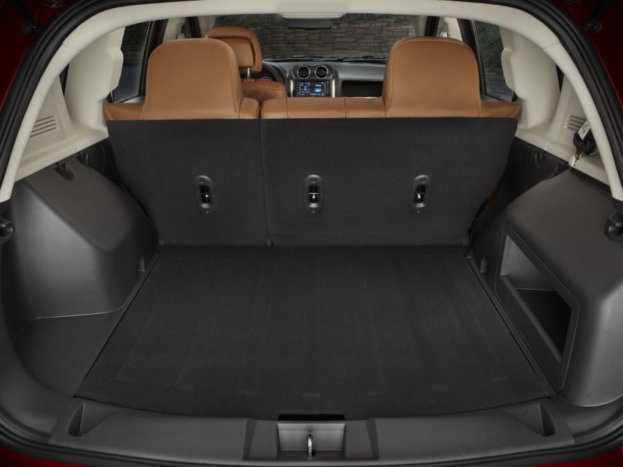  Jeep Compass 2013 года  (фото 8 из 12)